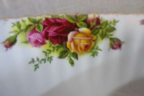 1x Royal Albert - Old Country Rose - Serving Dish ( 23Cm X 19CM)- Made in England - Good Condition