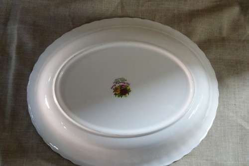 1x Royal Albert - Old Country Rose - Serving Dish ( 23Cm X 19CM)- Made in England - Good Condition