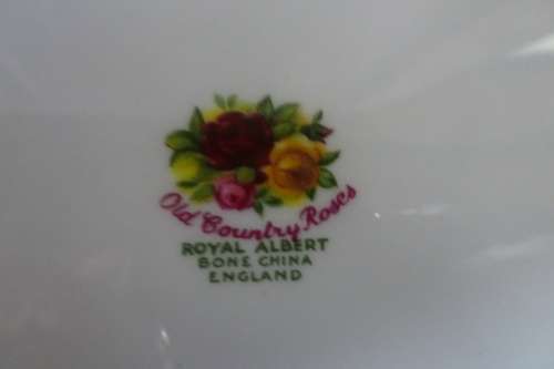 1x Royal Albert - Old Country Rose - Serving Dish ( 23Cm X 19CM)- Made in England - Good Condition