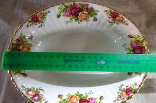1x Royal Albert - Old Country Rose - Serving Dish ( 23Cm X 19CM)- Made in England - Good Condition