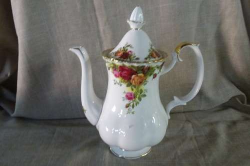 Beautiful Royal Albert "Old Country Rose" Coffee Pot - Made in England - Good Condition