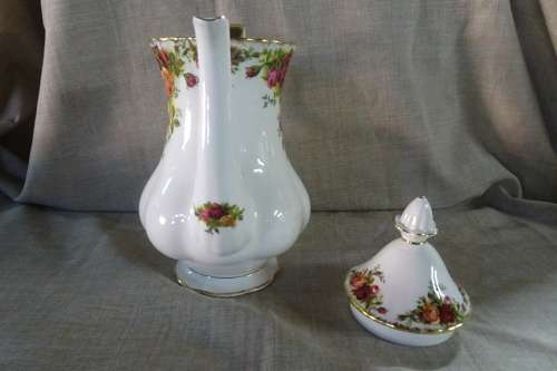 Beautiful Royal Albert "Old Country Rose" Coffee Pot - Made in England - Good Condition