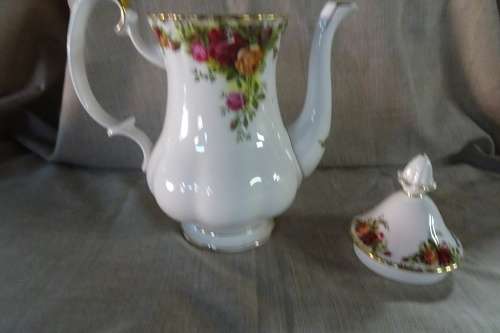 Beautiful Royal Albert "Old Country Rose" Coffee Pot - Made in England - Good Condition