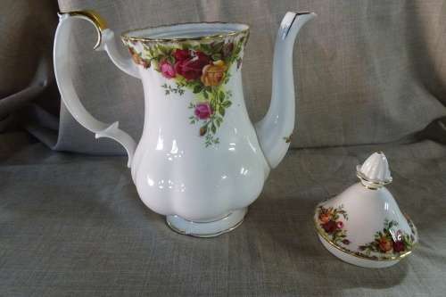 Beautiful Royal Albert "Old Country Rose" Coffee Pot - Made in England - Good Condition