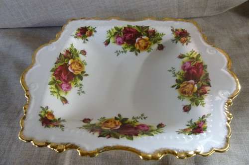 1x Royal Albert - Old Country Rose - Sweet Dish (21CM X17CM) - Made in England - Good Condition