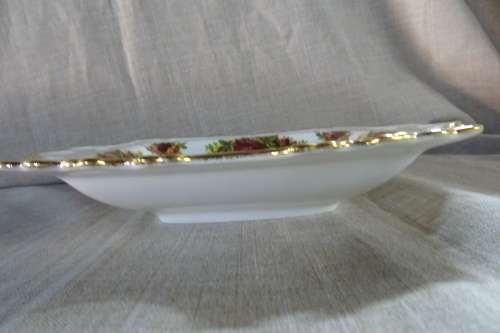 1x Royal Albert - Old Country Rose - Sweet Dish (21CM X17CM) - Made in England - Good Condition