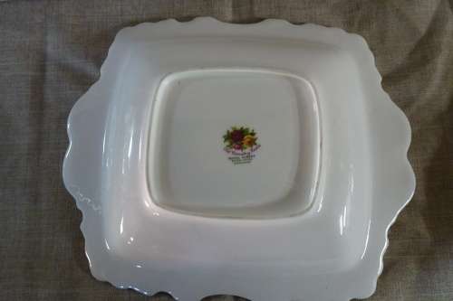 1x Royal Albert - Old Country Rose - Sweet Dish (21CM X17CM) - Made in England - Good Condition