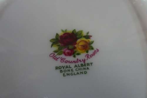 1x Royal Albert - Old Country Rose - Sweet Dish (21CM X17CM) - Made in England - Good Condition