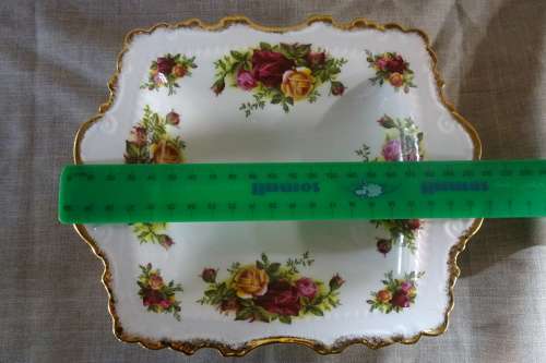 1x Royal Albert - Old Country Rose - Sweet Dish (21CM X17CM) - Made in England - Good Condition