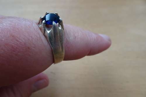 Stunning 925 Silver Ring with Blue Stone -  3.7 grams  - dim 20mm