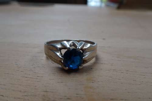 Stunning 925 Silver Ring with Blue Stone -  3.7 grams  - dim 20mm