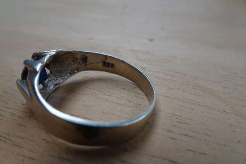 Stunning 925 Silver Ring with Blue Stone -  3.7 grams  - dim 20mm