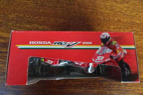 Maisto Team Honda RCV 211 2006 #31555 Team Spain's No. 1 Rider - Marco Melandri Scale 1:18