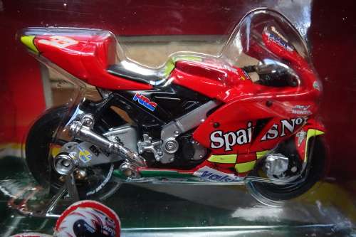 Maisto Team Honda RCV 211 2006 #31555 Team Spain's No. 1 Rider - Marco Melandri Scale 1:18