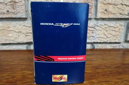 Maisto Repsol Honda Team RCV 211 2004 #31548 Rider - Nicky Hayden Scale: 1:18