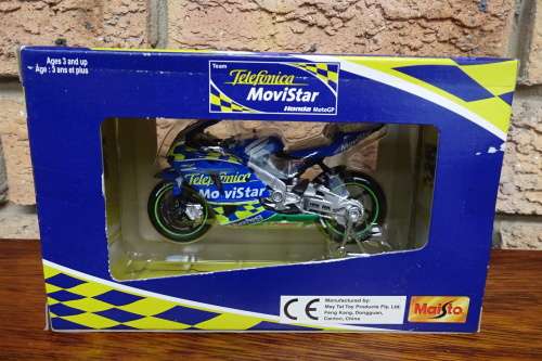 Maisto Team Telefonica MoviStar Honda RCV 211 2004. Scale: 1:18. Rider- Colin Edwards
