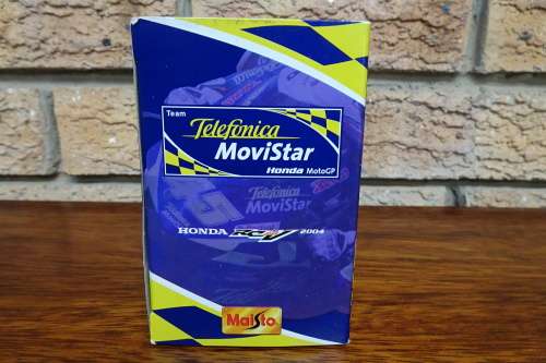 Maisto Team Telefonica MoviStar Honda RCV 211 2004. Scale: 1:18. Rider- Colin Edwards