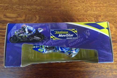 Maisto Team Telefonica MoviStar Honda RCV 211 2004. Scale: 1:18. Rider- Colin Edwards
