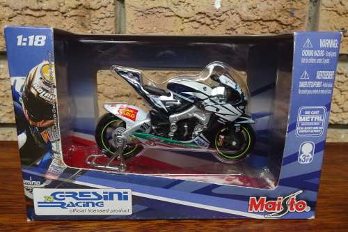 Maisto 74 Honda Gresini Racing . Honda RC212V 2007. Scale 1:18. Rider - Marco Melandri
