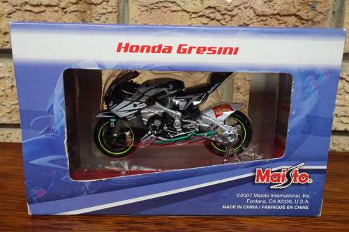Maisto 74 Honda Gresini Racing . Honda RC212V 2007. Scale 1:18. Rider - Marco Melandri