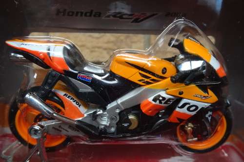 Maisto Repsol RCV 212 2008 Team. #31565 Scale 1:18 Rider - Dani Pedrosa