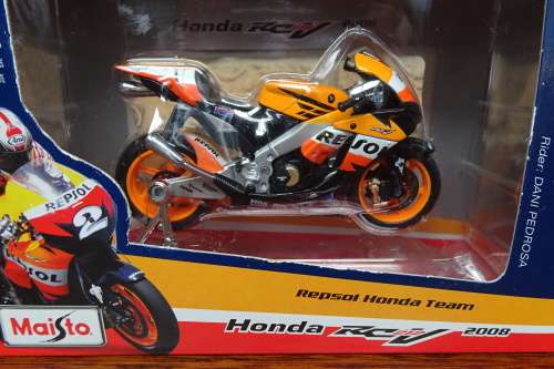 Maisto Repsol RCV 212 2008 Team. #31565 Scale 1:18 Rider - Dani Pedrosa