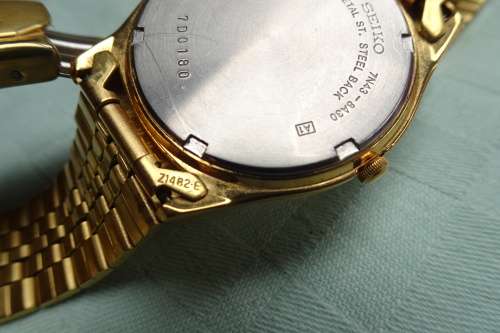 Seiko Quartz Water Resistant Mens Watch With Pouch Serial No: 700180