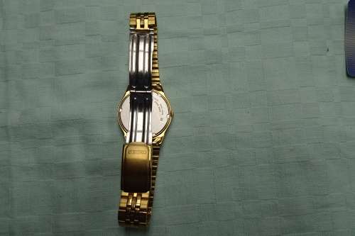 Seiko Quartz Water Resistant Mens Watch With Pouch Serial No: 700180