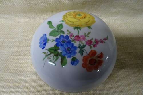 Beautiful Vintage Meissen Porcelain Handpainted Round Trinket Box with Flowers