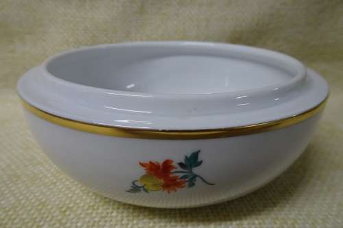 Beautiful Vintage Meissen Porcelain Handpainted Round Trinket Box with Flowers