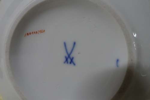 Beautiful Vintage Meissen Porcelain Handpainted Round Trinket Box with Flowers