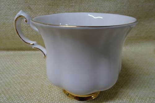 Elegant Paragon Bone China By Appointment to Her Majesty the Queen Cups and Saucers #812