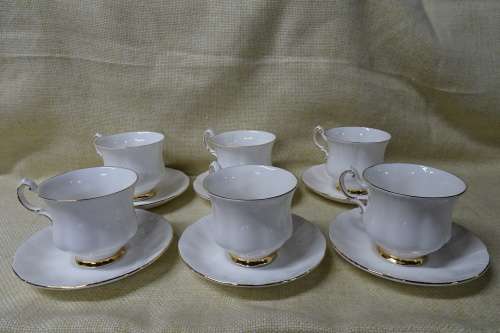 Elegant Paragon Bone China By Appointment to Her Majesty the Queen Cups and Saucers #812