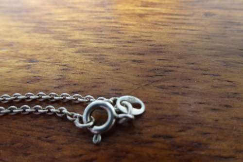 Lovely Short Sterling Silver (925) Linked Chain Weight: 3 Grams