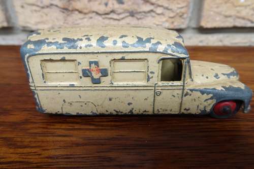 Vintage Dinky Toys Original Daimler Ambulance (1950s) #253 - Made in England - Meccano Ltd.