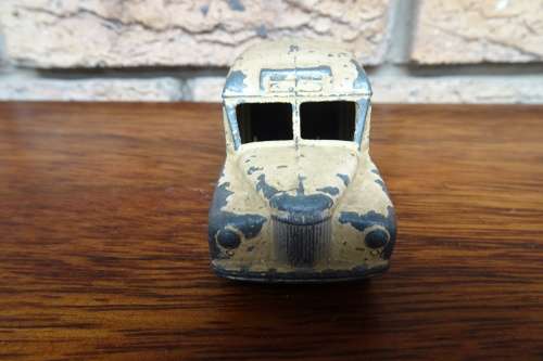 Vintage Dinky Toys Original Daimler Ambulance (1950s) #253 - Made in England - Meccano Ltd.