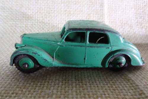 Vintage Dinky Toys #40A Green Riley Saloon - Made in England - Meccano Ltd.