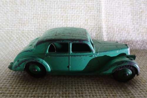 Vintage Dinky Toys #40A Green Riley Saloon - Made in England - Meccano Ltd.