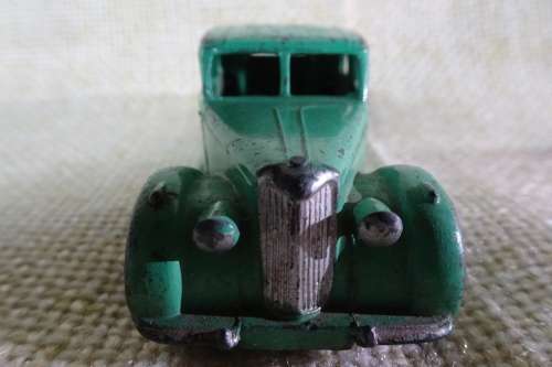 Vintage Dinky Toys #40A Green Riley Saloon - Made in England - Meccano Ltd.