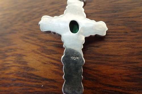 Ornate Sterling Silver (925) Cross Pendant With Green Stone 6.8 g Length 50 mm Width 27 mm