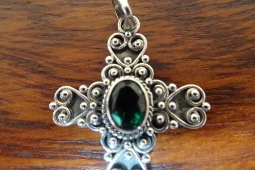 Ornate Sterling Silver (925) Cross Pendant With Green Stone 6.8 g Length 50 mm Width 27 mm