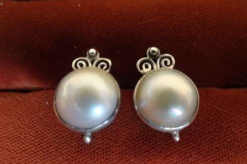 Beautiful Sterling Silver Stud Earrings Marbe Pearls and Scroll Detail 4.9 g Diameter 12 mm