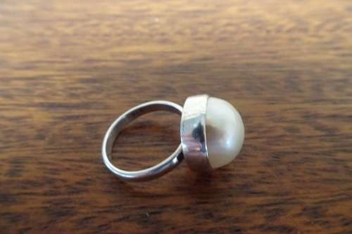 Elegant Classic Sterling Silver (925) White Mabe Pearl Dome Ring 5.9 g Diameter 17 mm Height 30 mm