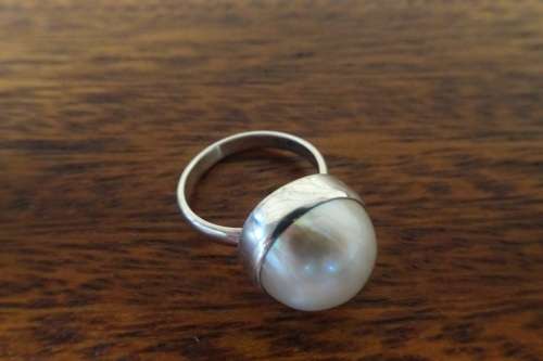 Elegant Classic Sterling Silver (925) White Mabe Pearl Dome Ring 5.9 g Diameter 17 mm Height 30 mm