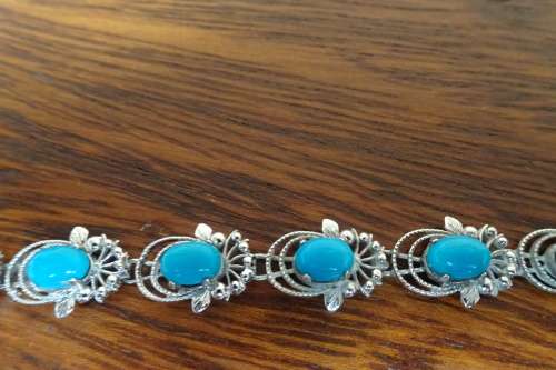 Superb Sterling Silver Linked Chain Bracelet With Turquoise Stones and Ornate Surround 9.3 g