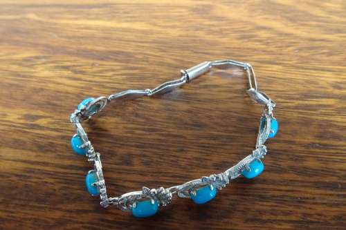 Superb Sterling Silver Linked Chain Bracelet With Turquoise Stones and Ornate Surround 9.3 g