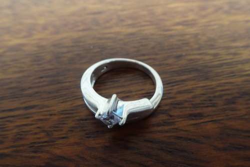 Unusual Sterling Silver Ring With Split Shank and Clear Stone Bezel Setting With Four Prongs 5.6 g
