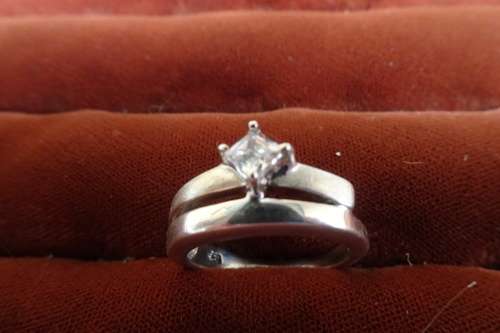 Unusual Sterling Silver Ring With Split Shank and Clear Stone Bezel Setting With Four Prongs 5.6 g