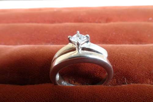 Unusual Sterling Silver Ring With Split Shank and Clear Stone Bezel Setting With Four Prongs 5.6 g
