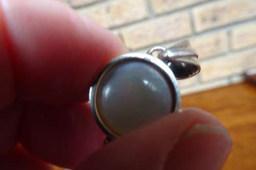 Gorgeous Sterling Silver Dome pendant With Light Grey Mabe Pearl 3.8 g Diameter 16 mm Length 27 mm